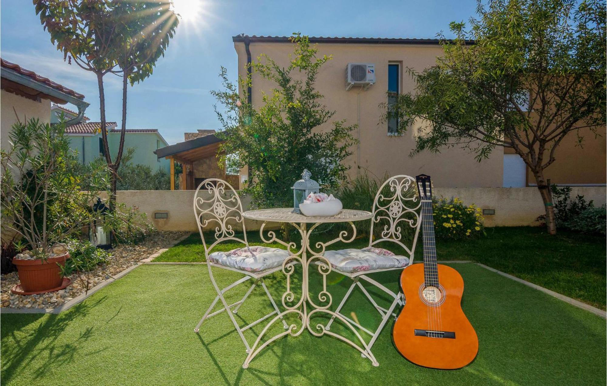 Nice Apartment In Vrsi-Mulo With Wifi Exteriér fotografie